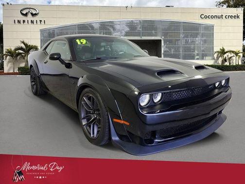 Pitch Black Clearcoat 2019 Dodge Challenger SRT Hellcat