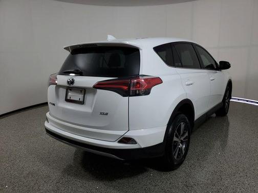 Super White 2018 Toyota RAV4 XLE