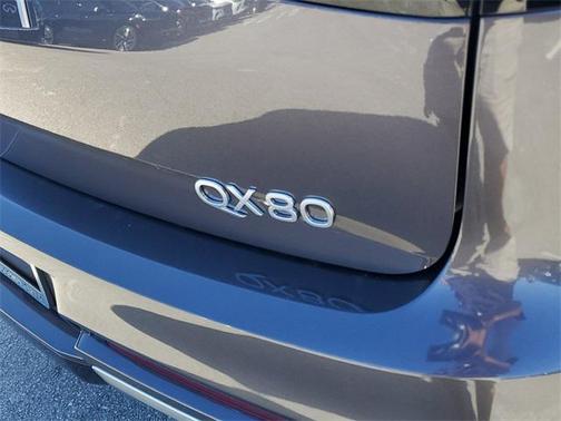 2025 INFINITI QX80 Luxe