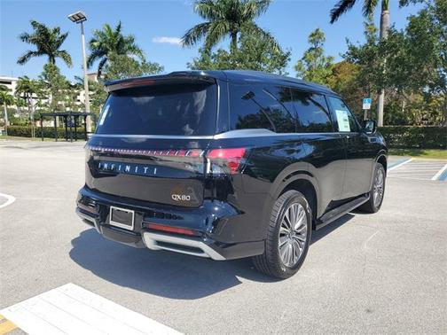 2025 INFINITI QX80 Luxe