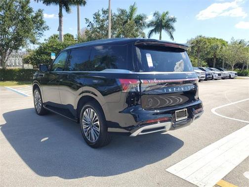 2025 INFINITI QX80 Luxe