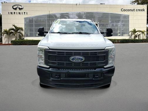 Oxford White 2024 Ford F-250 XL