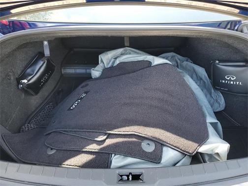 2022 INFINITI Q60 LUXE