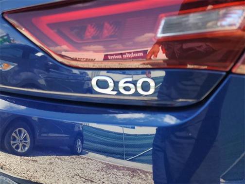2022 INFINITI Q60 LUXE