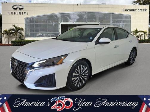 White 2023 Nissan Altima 2.5 SV