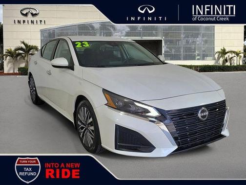 White 2023 Nissan Altima 2.5 SV