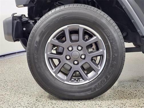 Photo 3 of 32 of 2020 Jeep Gladiator Overland