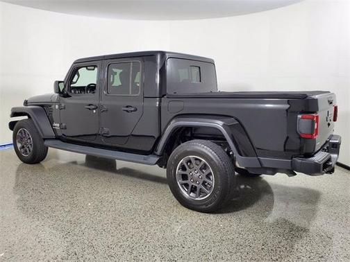 Photo 4 of 32 of 2020 Jeep Gladiator Overland