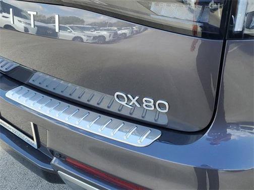2025 INFINITI QX80 Luxe