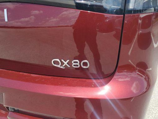 2025 INFINITI QX80 Luxe