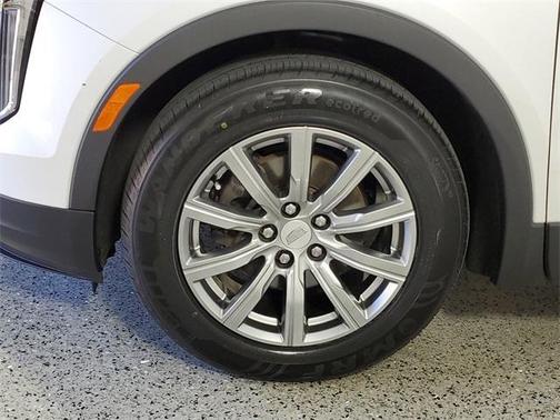 Photo 4 of 36 of 2019 Cadillac XT4 Premium Luxury