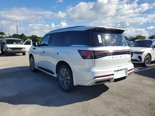 2026 INFINITI QX80 Luxe