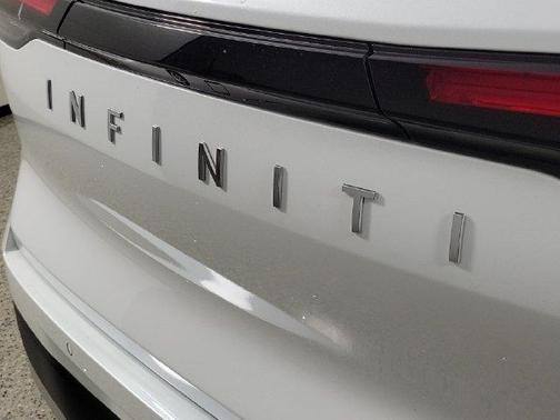 White 2027 INFINITI QX60 Luxe