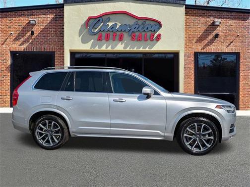 2018 Volvo XC90 T5 Momentum