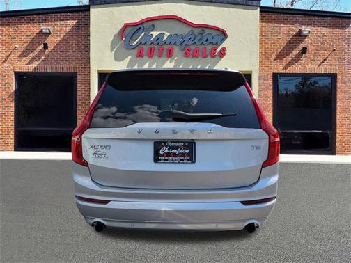 2018 Volvo XC90 T5 Momentum