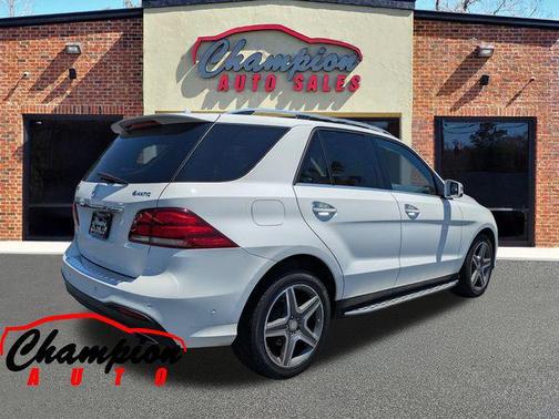 White 2016 Mercedes-Benz GLE-Class GLE 400 4MATIC