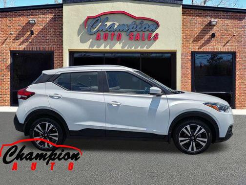 Aspen White Tricoat 2019 Nissan Kicks SV