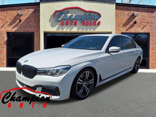 2019 BMW 740 i
