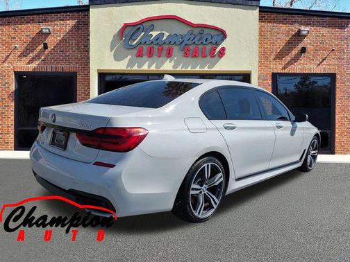 2019 BMW 740 i