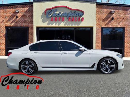 2019 BMW 740 i