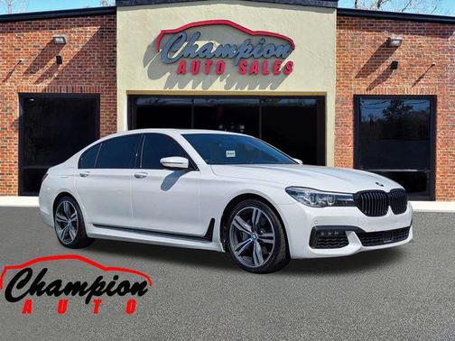 2019 BMW 740 i