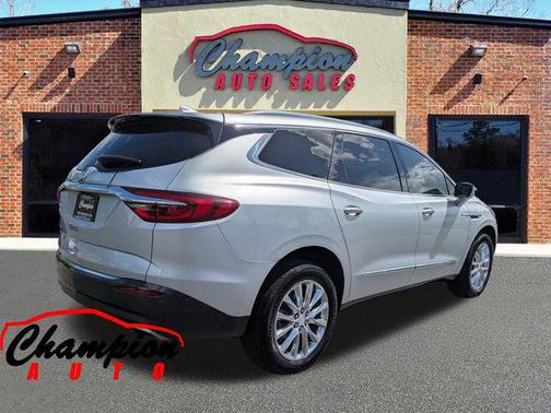 2021 Buick Enclave Essence