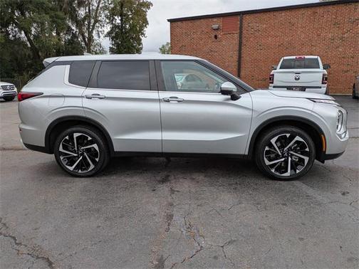 2022 Mitsubishi Outlander SE