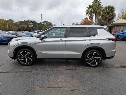 2022 Mitsubishi Outlander SE