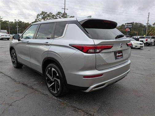 2022 Mitsubishi Outlander SE