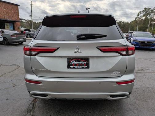 2022 Mitsubishi Outlander SE