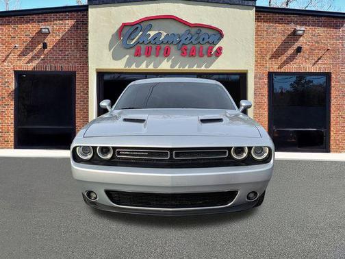 2021 Dodge Challenger SXT