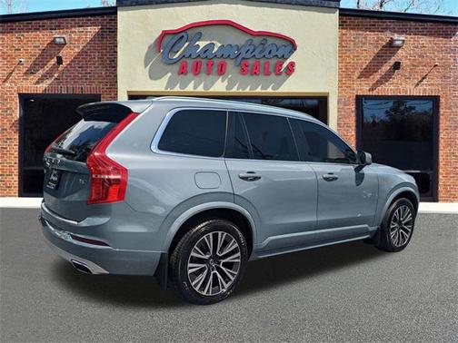 2020 Volvo XC90 T6 Momentum