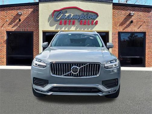 2020 Volvo XC90 T6 Momentum
