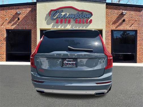 2020 Volvo XC90 T6 Momentum