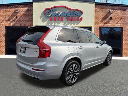 2020 Volvo XC90 T6 Momentum