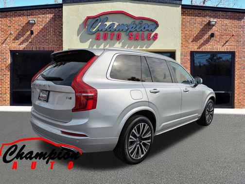 2020 Volvo XC90 T6 Momentum