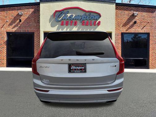 2020 Volvo XC90 T6 Momentum