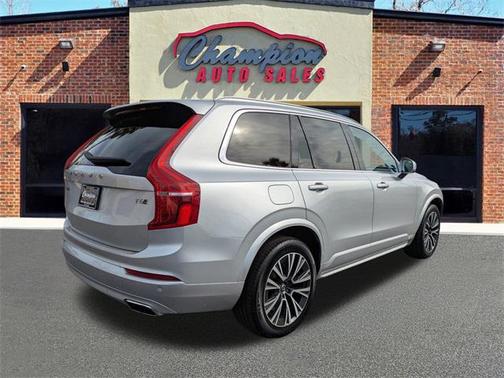 2020 Volvo XC90 T6 Momentum