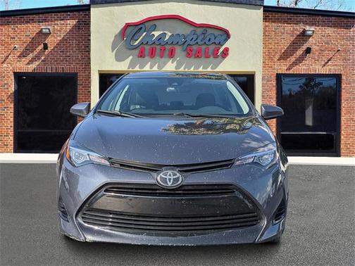 Photo 5 of 23 of 2019 Toyota Corolla SE