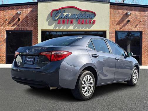 Photo 3 of 23 of 2019 Toyota Corolla SE