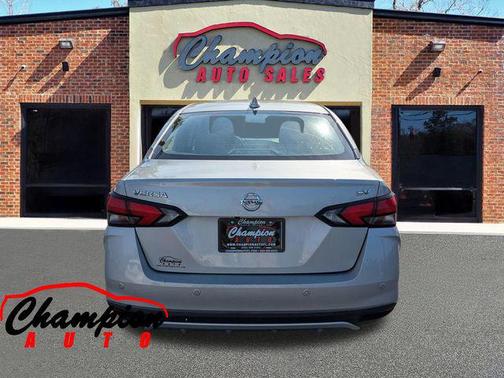 Brilliant Silver Metallic 2021 Nissan Versa 1.6 SV