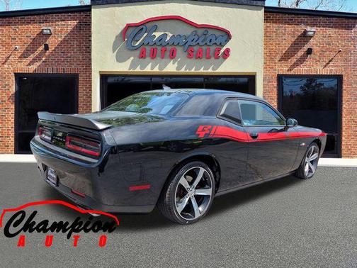 Pitch Black Clearcoat 2016 Dodge Challenger R/T