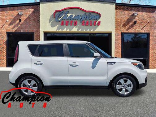 Clear White 2017 Kia Soul Base