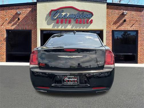 2018 Chrysler 300 Touring