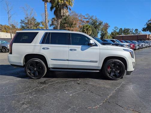 2018 Cadillac Escalade Luxury
