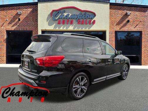 2017 Nissan Pathfinder Platinum
