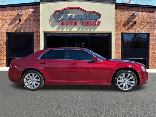 2018 Chrysler 300 Touring