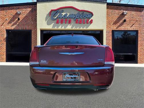 2018 Chrysler 300 Touring