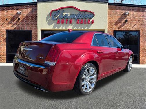 2018 Chrysler 300 Touring