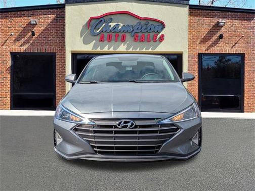 2019 Hyundai ELANTRA SE